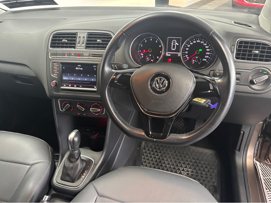 2015 Volkswagen Polo - image 13