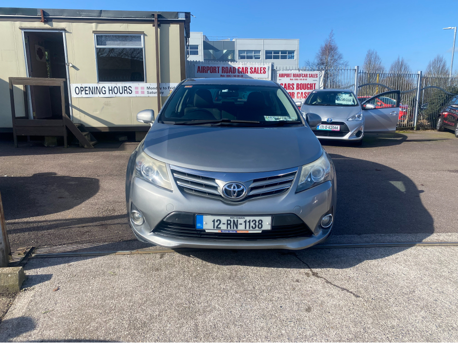 2012 Toyota Avensis - image 3