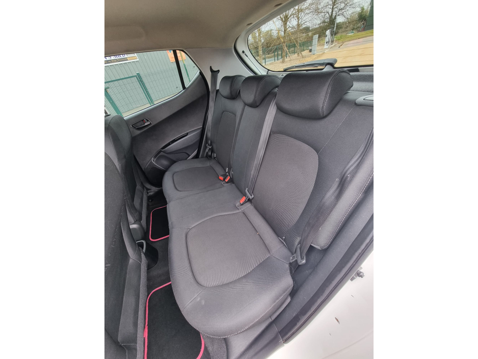 2017 Hyundai i10 - image 20