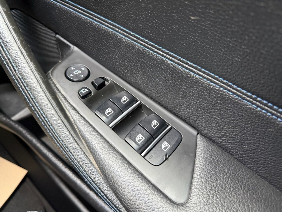 2020 BMW 5 Series - image 21