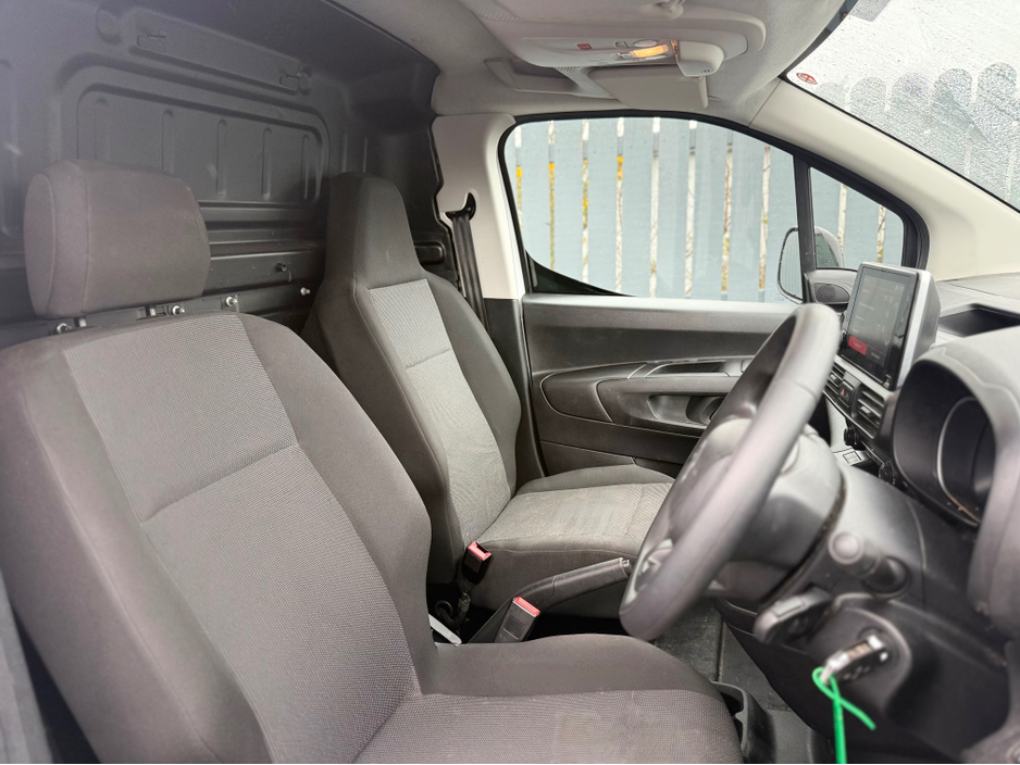 2024 Citroen Berlingo - image 9