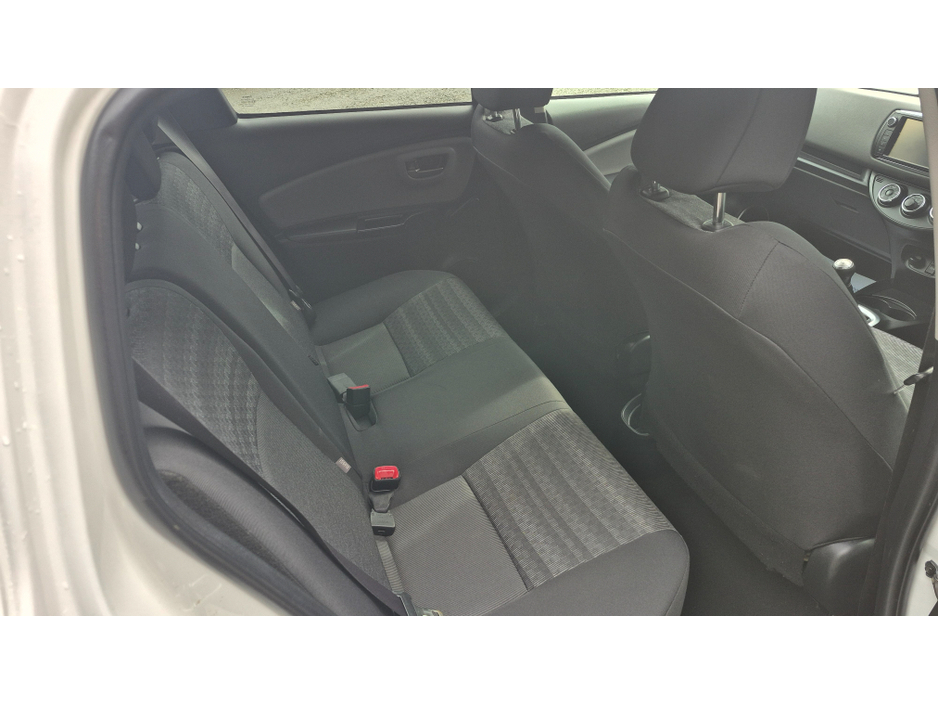 2016 Toyota Vitz - image 17