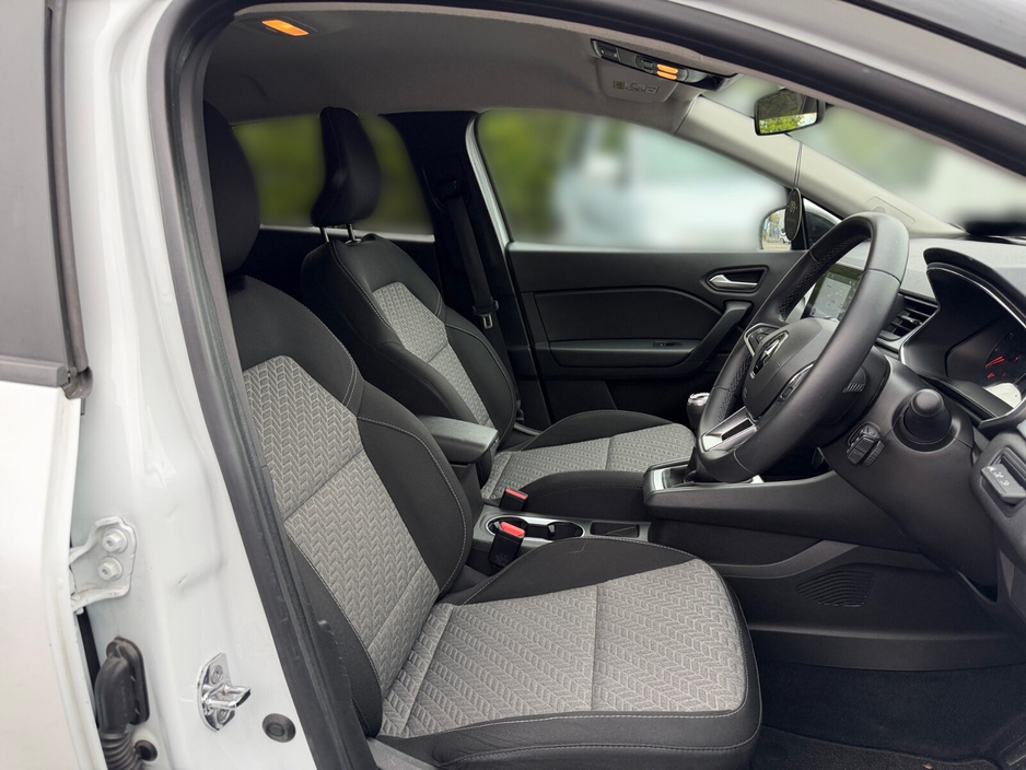 2022 Renault Captur - image 9