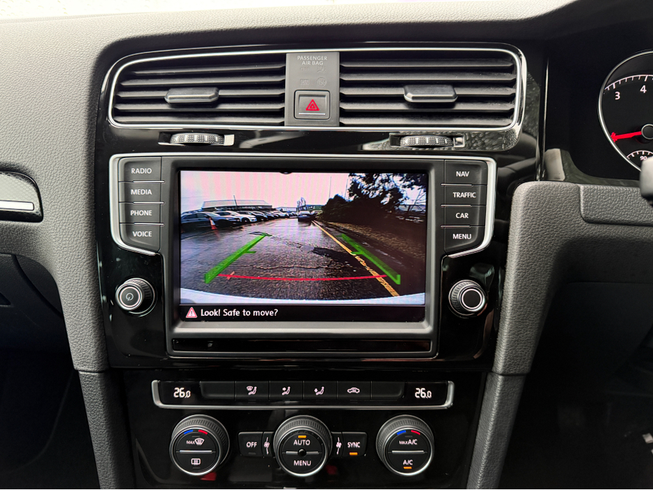 2016 Volkswagen Golf - image 18