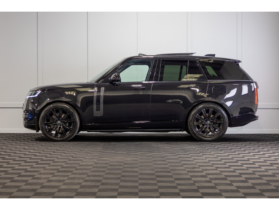 2024 Land Rover Range Rover - image 3