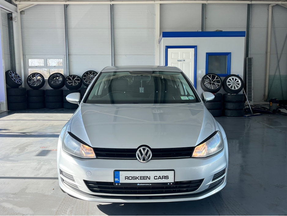 2014 Volkswagen Golf - image 2