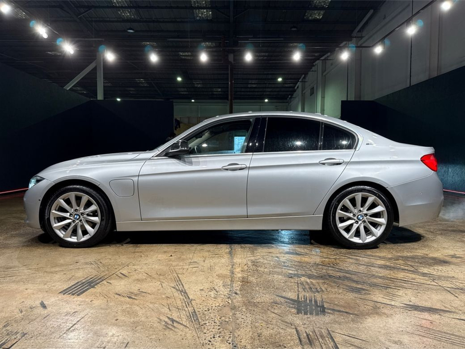 2016 BMW 3 Series - image 6