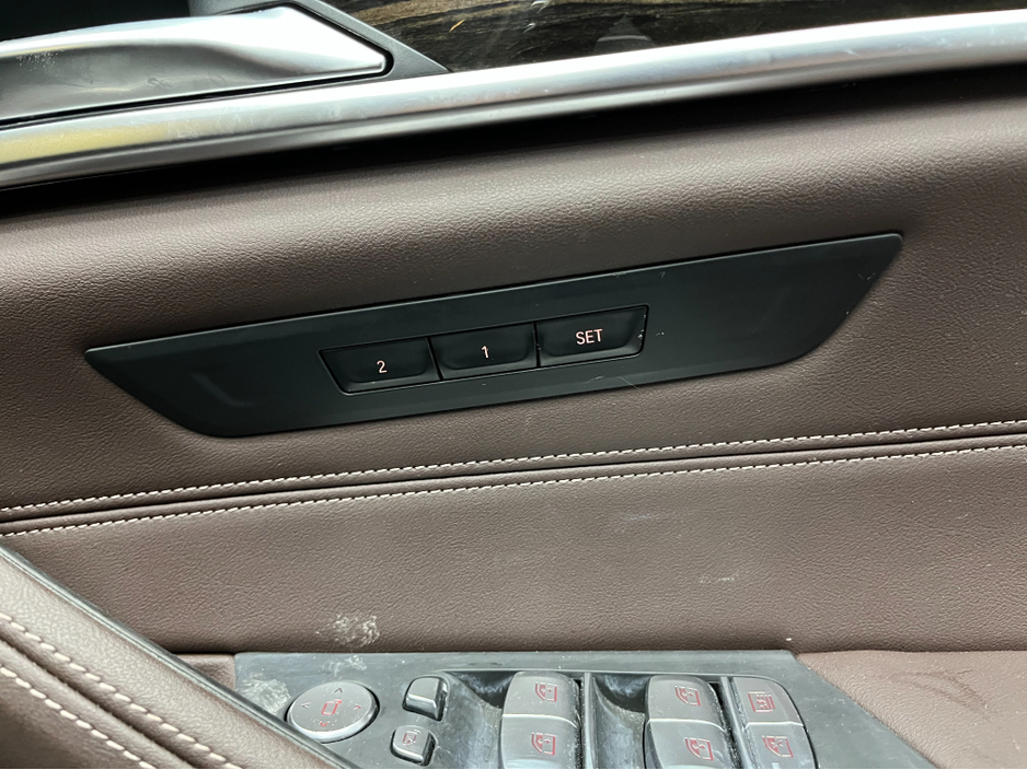 2020 BMW 5 Series €32950 2020 BMW 530E LUXURY EDITION JOY+ 2.0 AUTOMATIC / CRUISE CONTROL / 360° PARKING CAMERA / ELECTRIC MEMORY & HEATED SEATS / HEATED REAR SEATS / AMBIENT LIGHTS €32,950