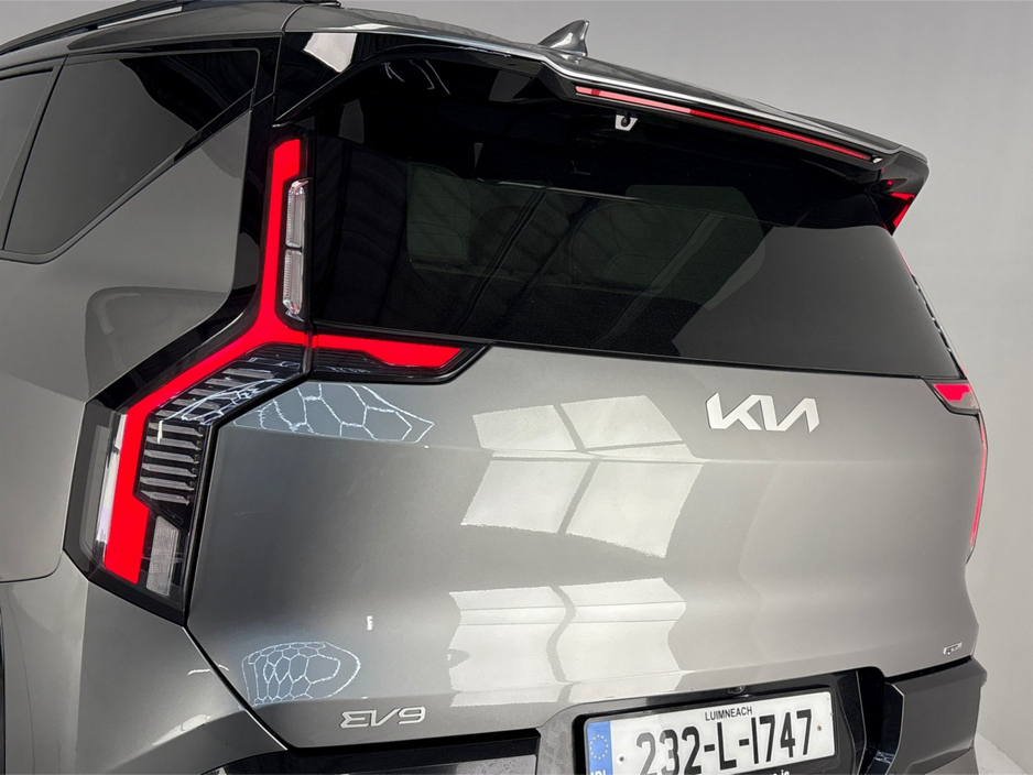 2023 Kia EV9 GT LINE 7 SEATER AWD**PANORAMIC ROOF**HEATED & COOLED LEATHER ELECTRIC SEATS**DRIVER MASSAGE SEAT**DIGITAL DASH**APPLE CAR PLAY MEDIA**REVERSE CAMERA**PARKING SENSORS**360 DEGREE CAMERAS**DRIVE MODES* €63,495