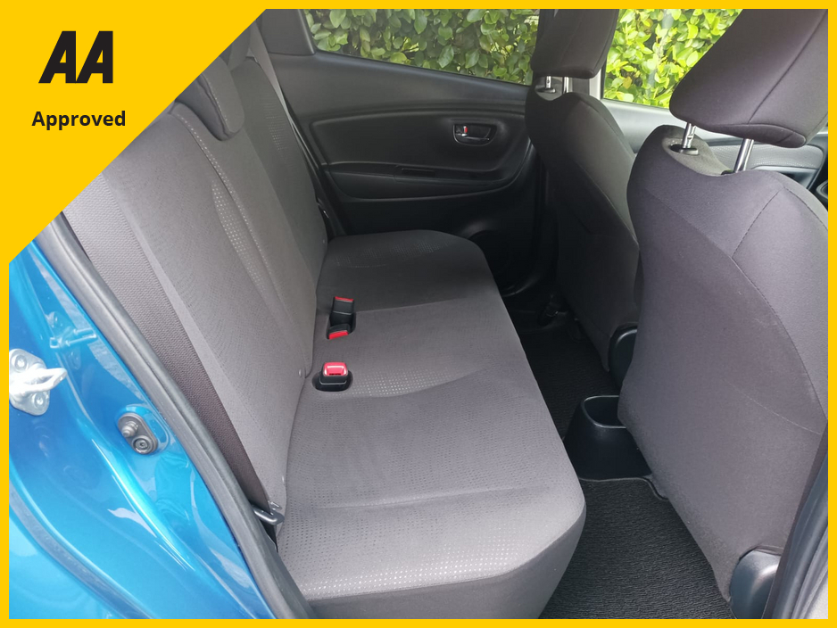 2016 Toyota Yaris ULTIMATE 1.3  PETROL AUTOMATIC LOW MILEAGE HIGH SPEC MULTIFUNCTION STEERING WHEEL ALLOY WHEELS LED HEADLIGHTS FACTORY IMMOBILISER PROXIMITY KEYS 2 FACTORY REMOTE KEYS 2 YEARS NCT 1 YEAR ROAD TAX €12,995