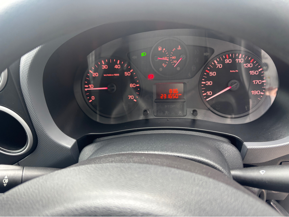 2018 Peugeot Partner - image 12