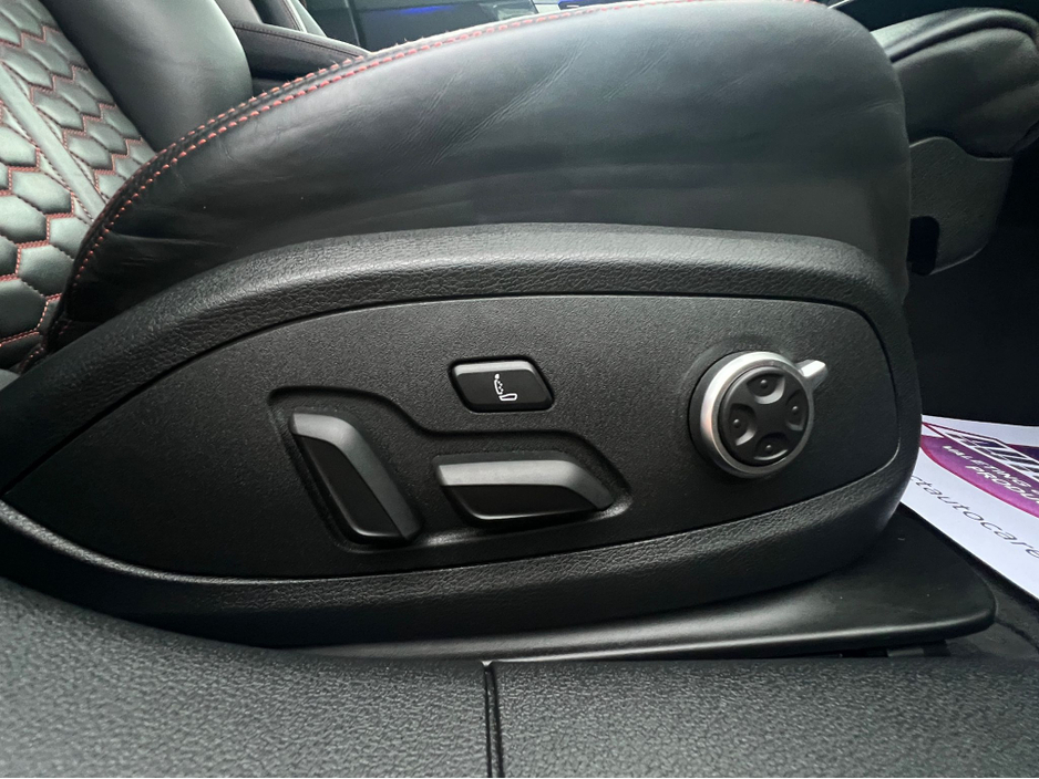 2021 Audi RS4 - image 17