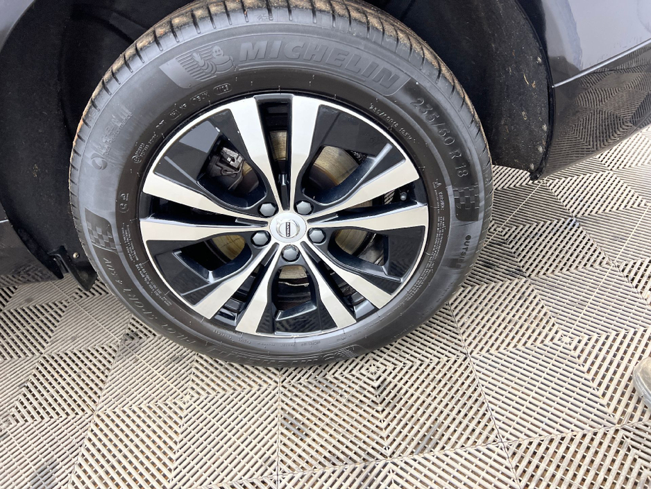 2021 Volvo XC60 - image 9