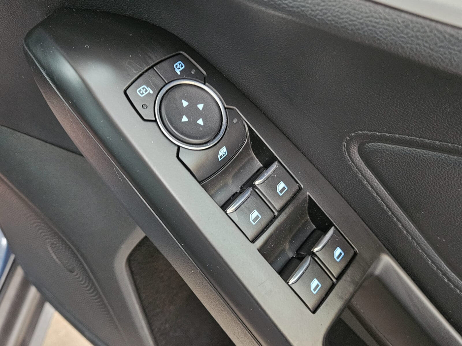 2019 Ford Focus - image 7