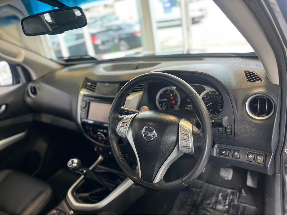 2017 Nissan Navara - image 14
