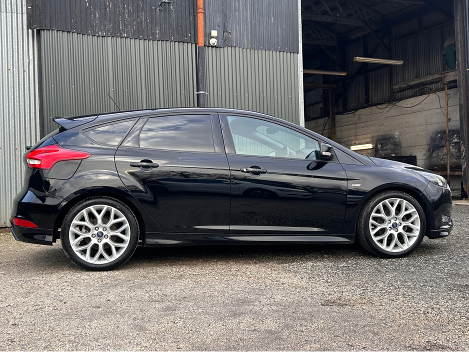 2018 Ford Focus - image 3