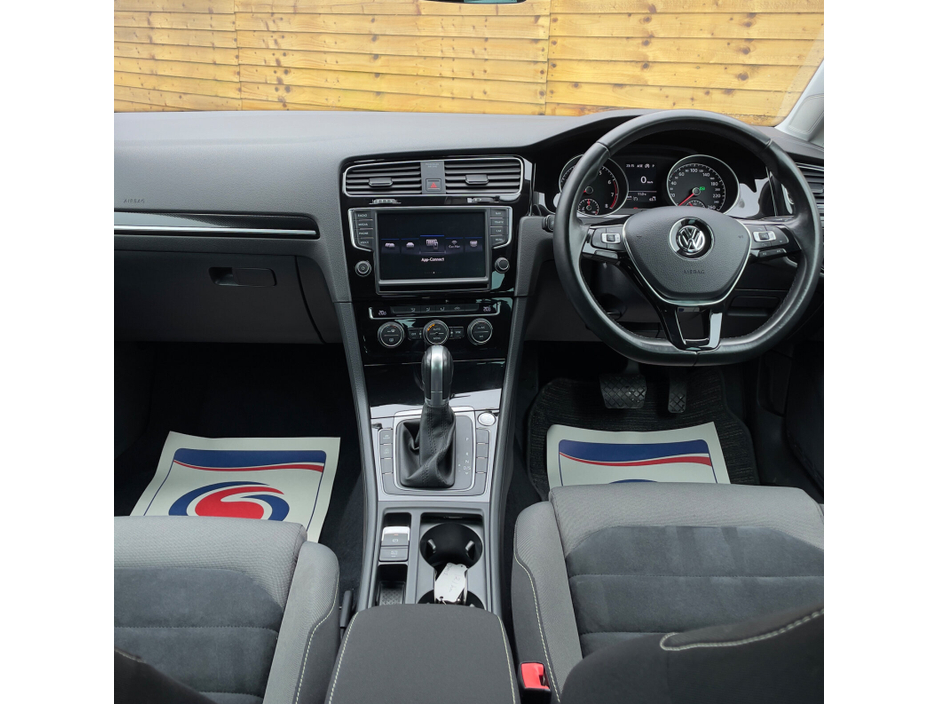 2017 Volkswagen Golf - image 8