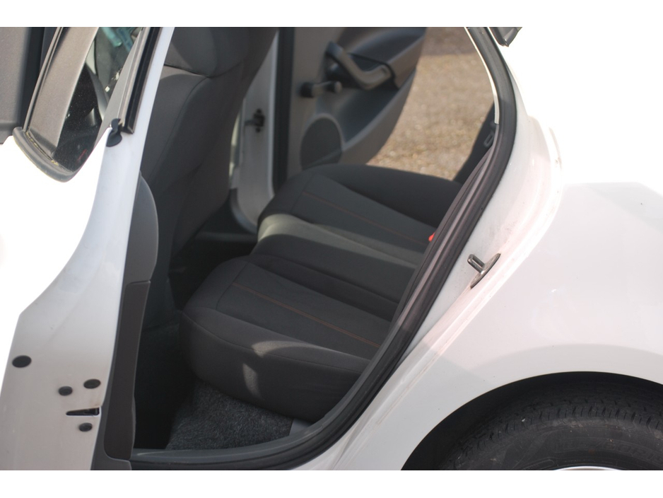 2011 SEAT Ibiza - image 8