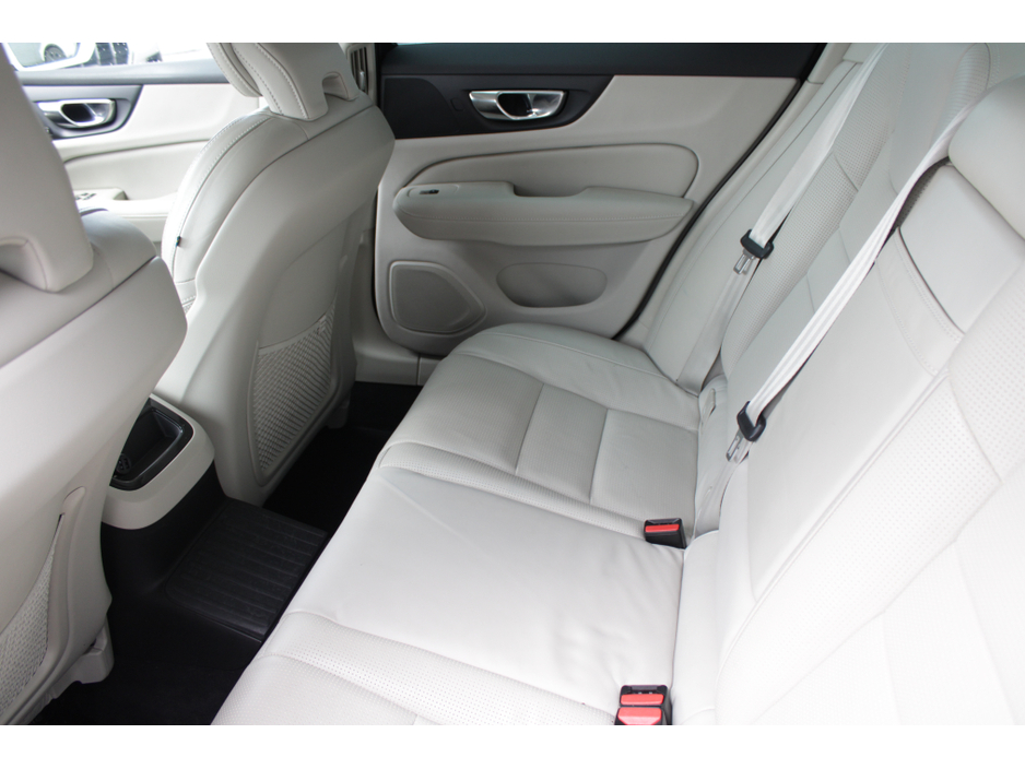 2020 Volvo S60 - image 24