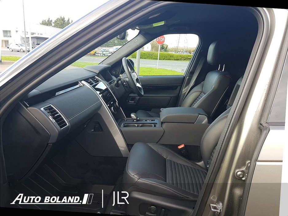 2025 Land Rover Discovery - image 3