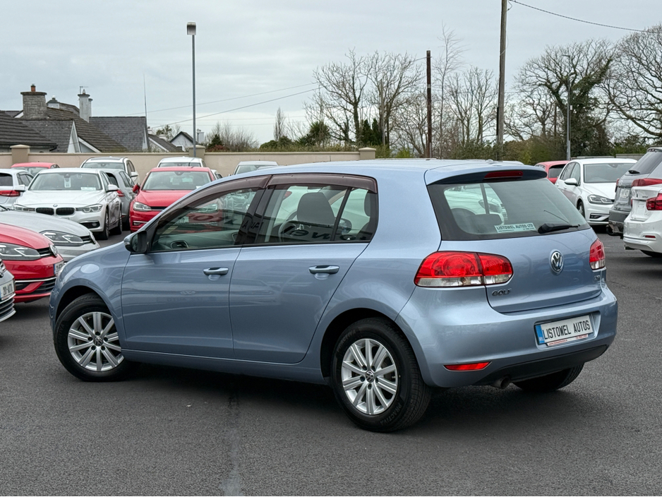2012 Volkswagen Golf - image 2
