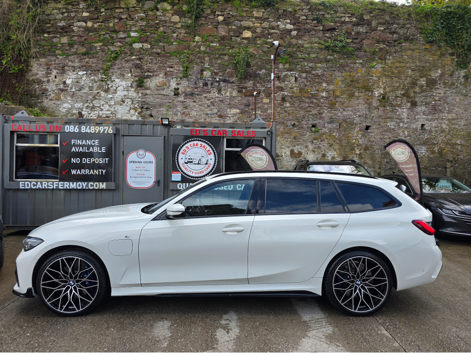 2021 BMW 3 Series - image 10