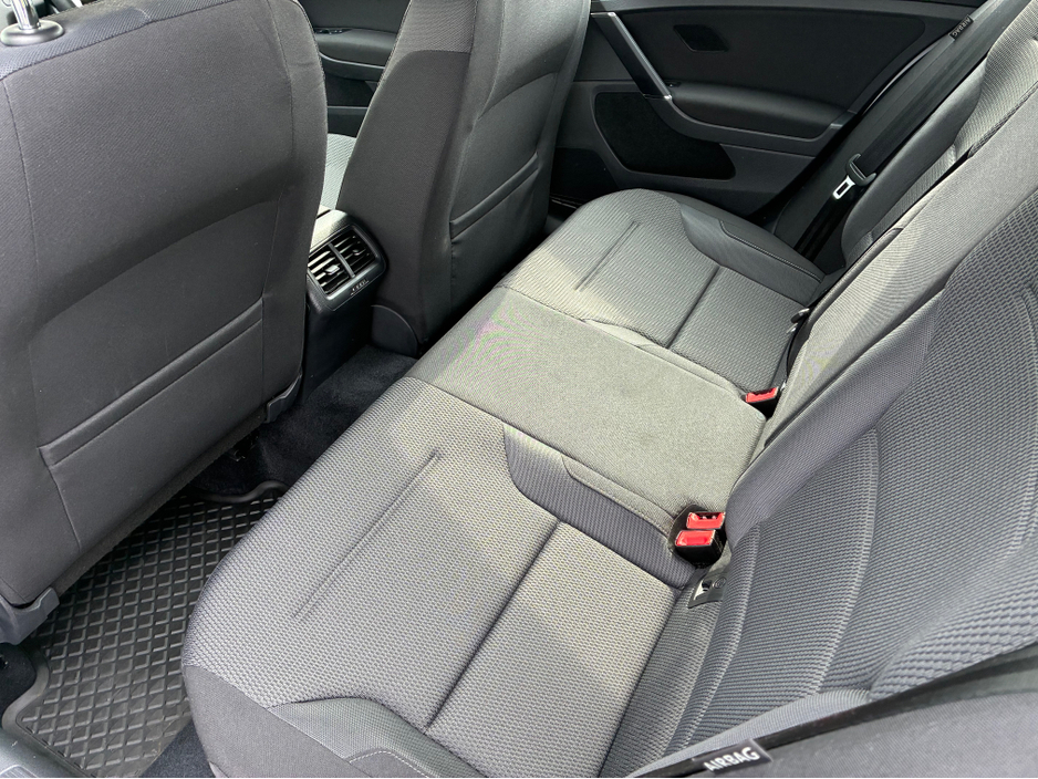 2015 Volkswagen Golf - image 10