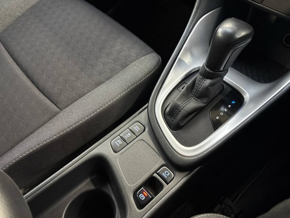 2022 Toyota Yaris - image 14