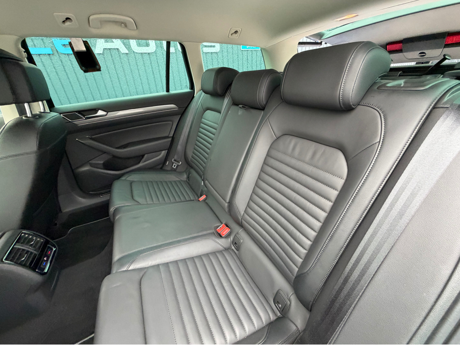 2020 Volkswagen Passat - image 35