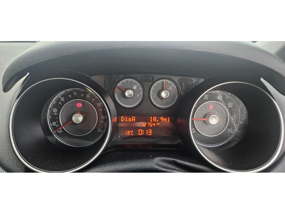 2015 Fiat Punto - image 27