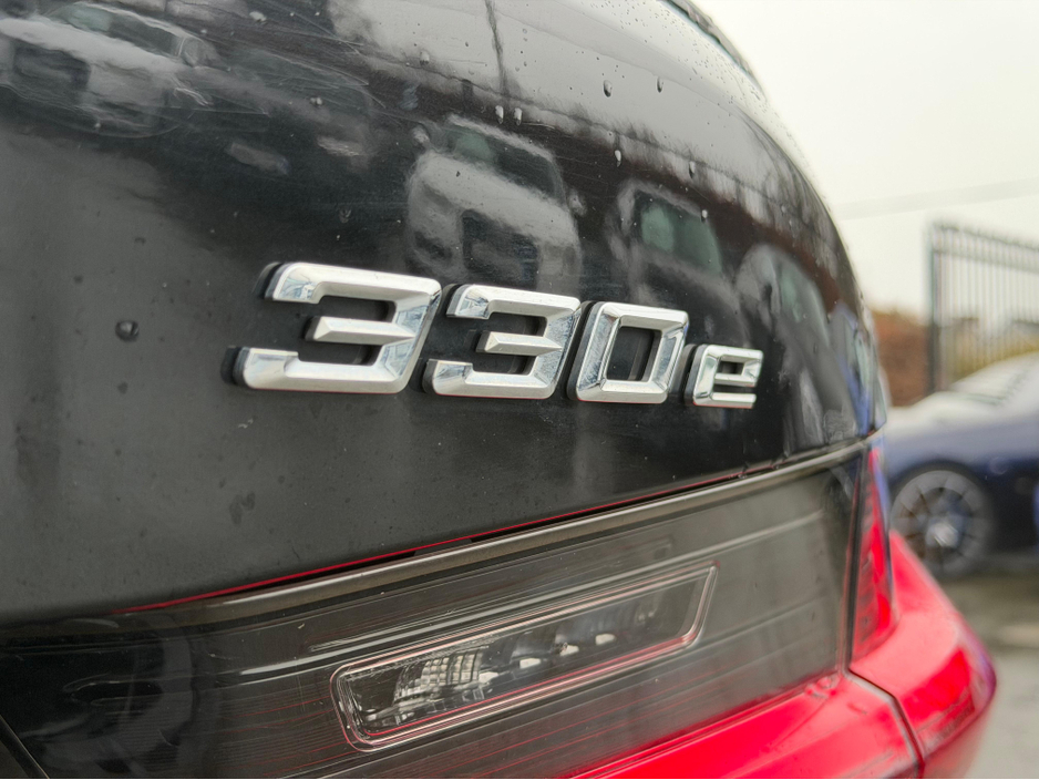 2022 BMW 3 Series - image 13