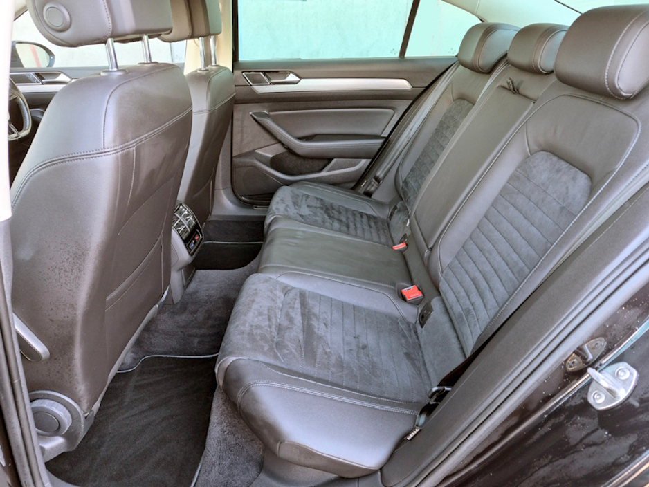 2016 Volkswagen Passat - image 10