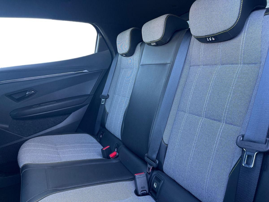 2023 Renault Megane E-Tech - image 11