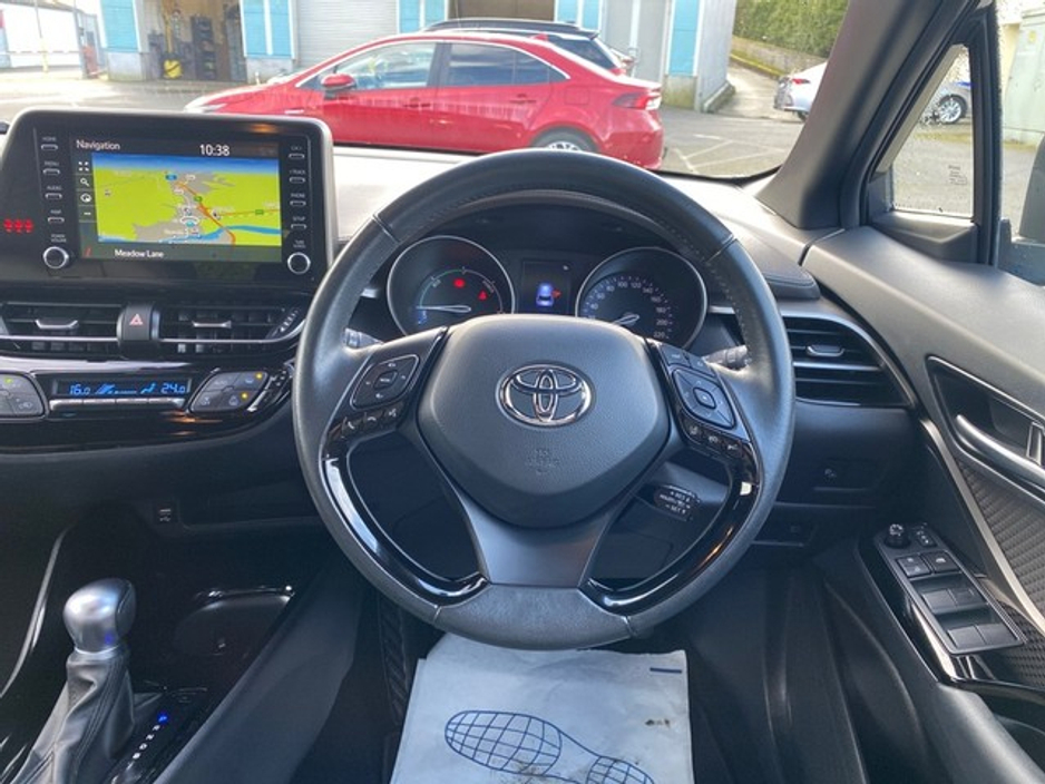 2022 Toyota C-HR - image 9