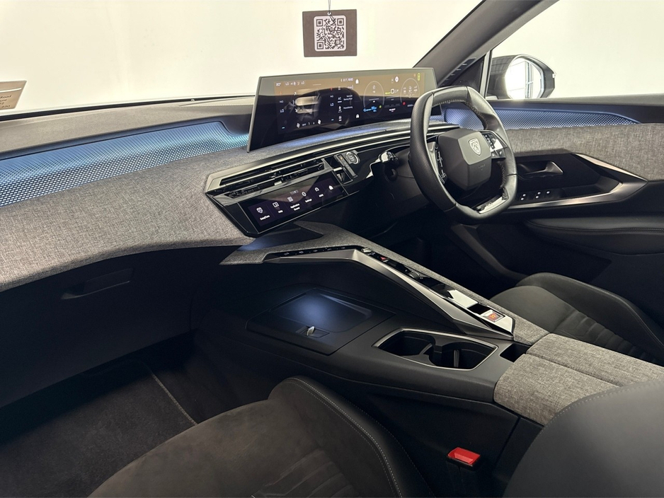 2025 Peugeot 3008 GT EV**DIGITAL DASH**TOUCH SCREEN MEDIA**APPLE CAR PLAY**HEATED SEATS**HEATED STEERING WHEEL**ELECTRIC TAILGATE**CRUISE CONTROL**MULTIFUNCTIONAL STEERING WHEEL**REVERSE CAMERA**PARKING SENSORS** €35,995