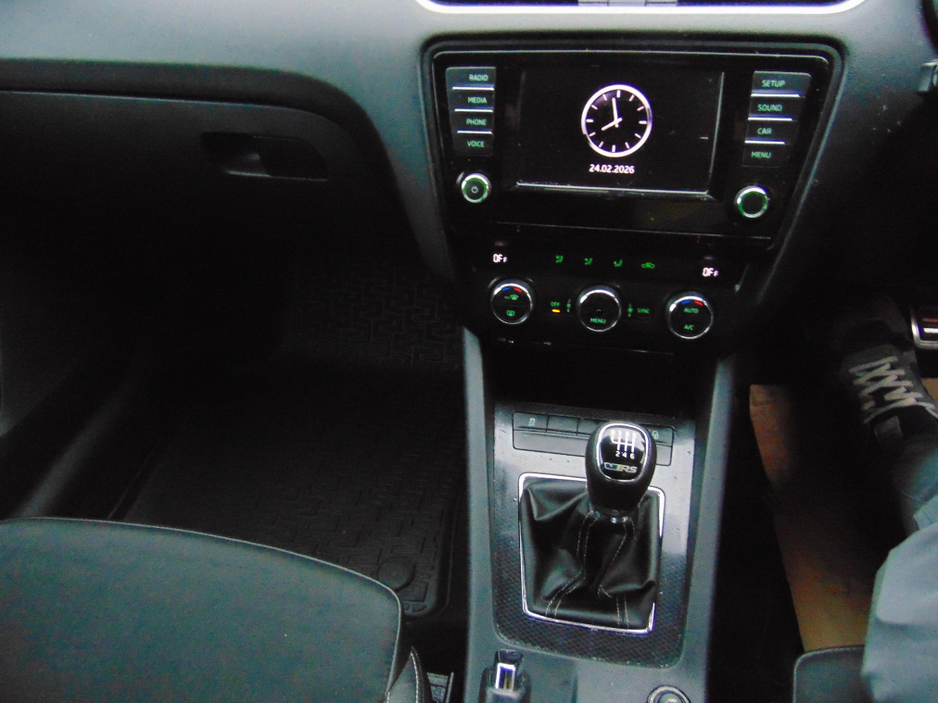 2016 Skoda Octavia - image 11