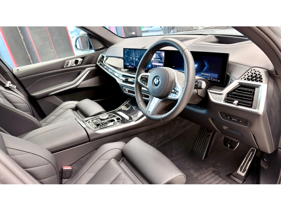 2025 BMW X5 - image 10