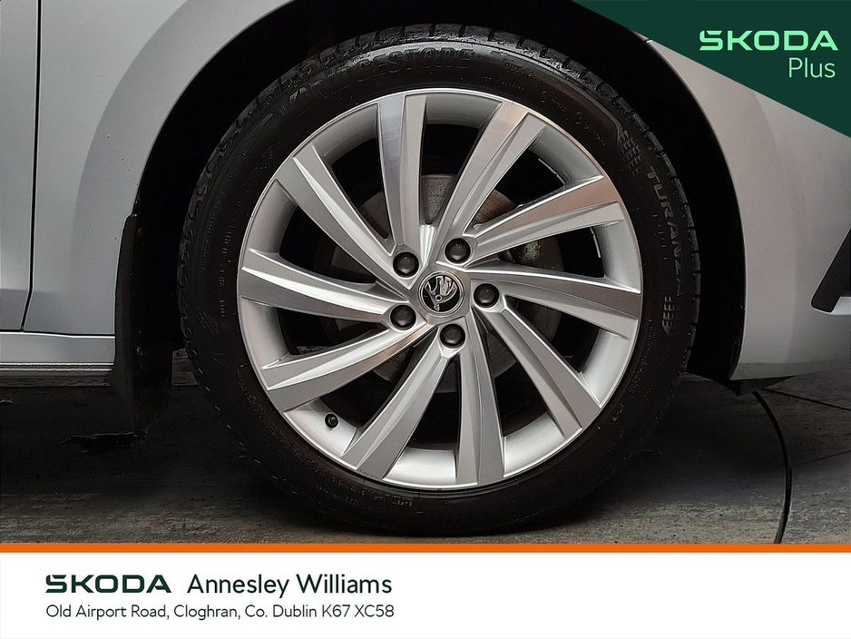 2024 Skoda Octavia - image 8