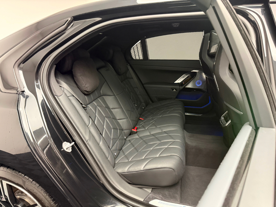 2024 BMW 7 Series 750E M SPORT XDRIVE SAPPHIRE BLACK €94,990