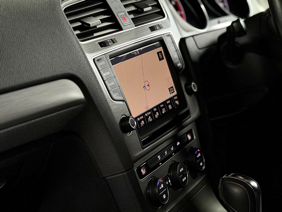 2014 Volkswagen Golf - image 31