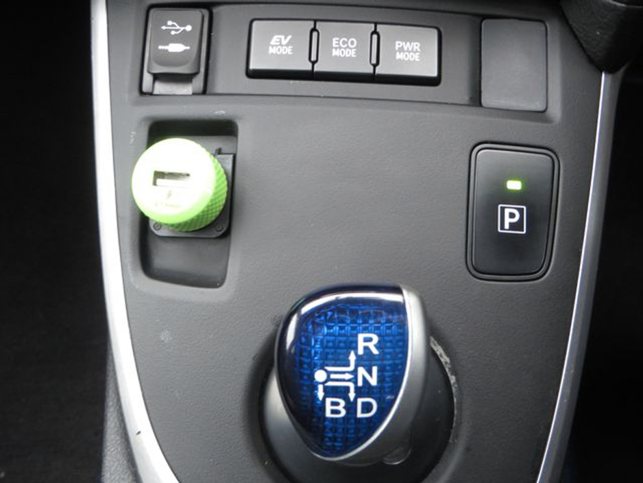 2015 Toyota Auris 1.8 HYBRID 5DR LUX €10,950