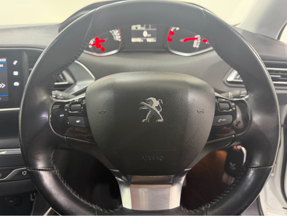 2021 Peugeot 308 - image 13