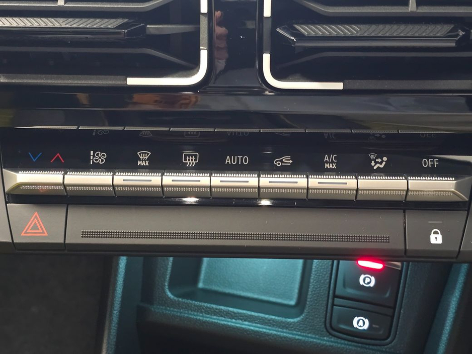 2025 Renault 5 - image 16