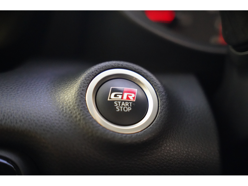 2020 Toyota Yaris - image 16