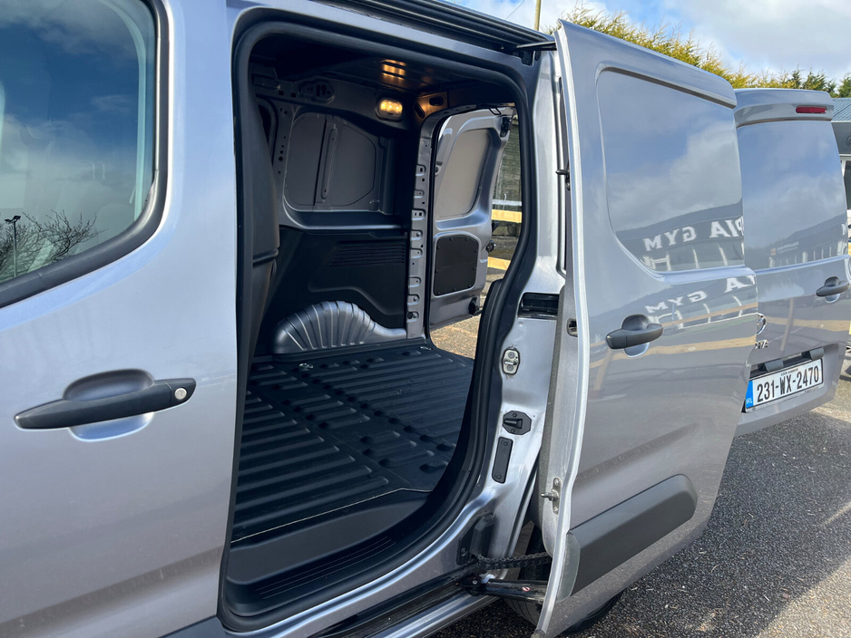 2023 Toyota Proace - image 7