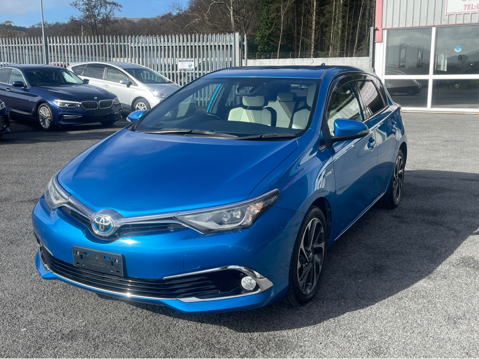 2016 Toyota Auris - image 3