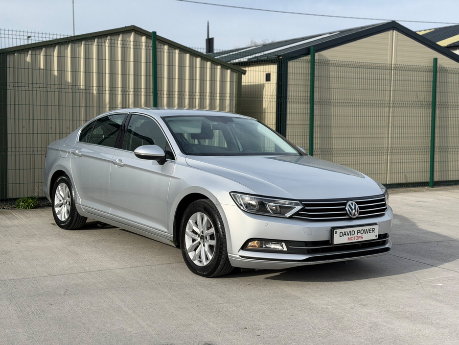 2015 Volkswagen Passat - image 8