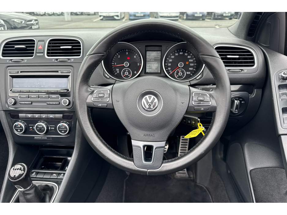 2014 Volkswagen Golf - image 8