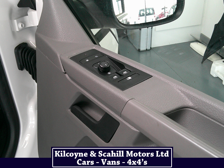 2022 Volkswagen Transporter - image 21