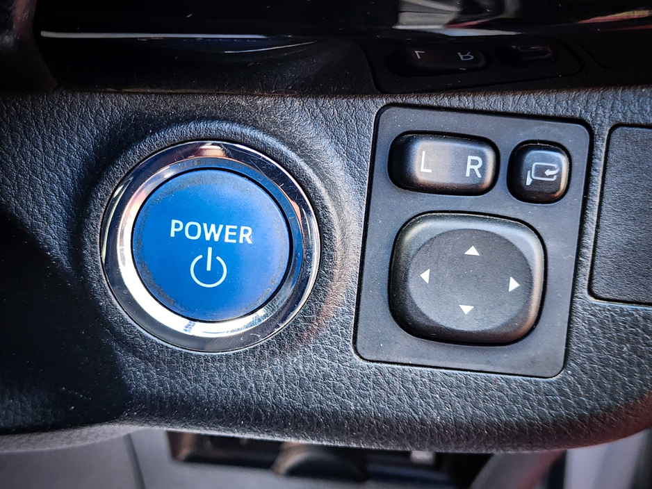 2020 Toyota Vitz - image 31